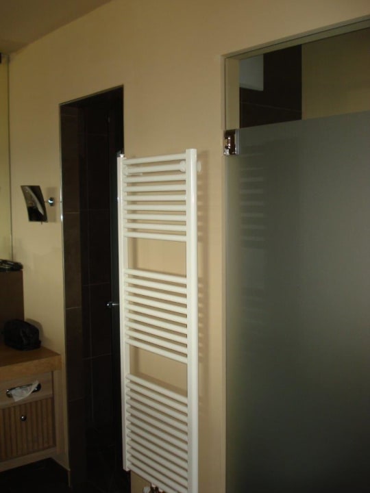 Badezimmer mit separater Dusche und separatem WC Hotel Chalet Mirabell