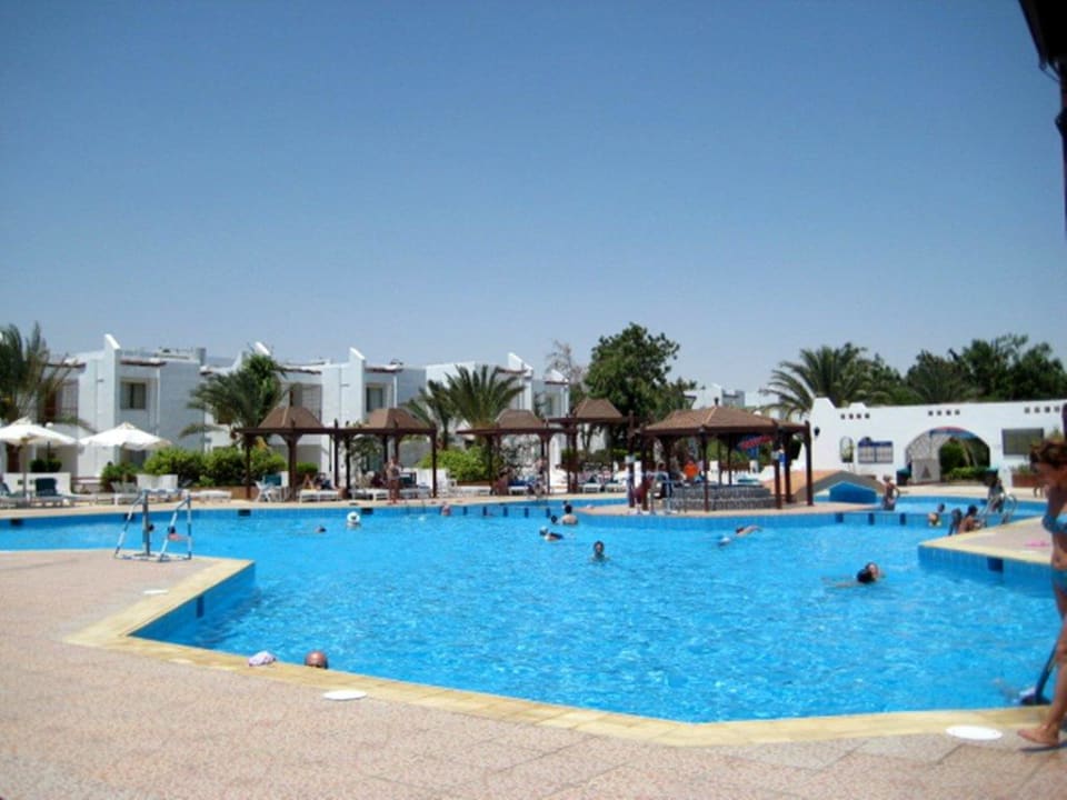 Basen Menaville Safaga