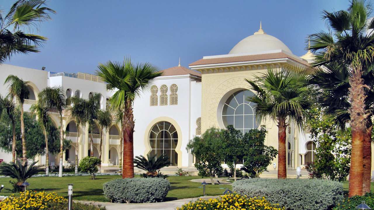 Blick auf das Hauptgebäude Old Palace Resort Sahl Hasheesh