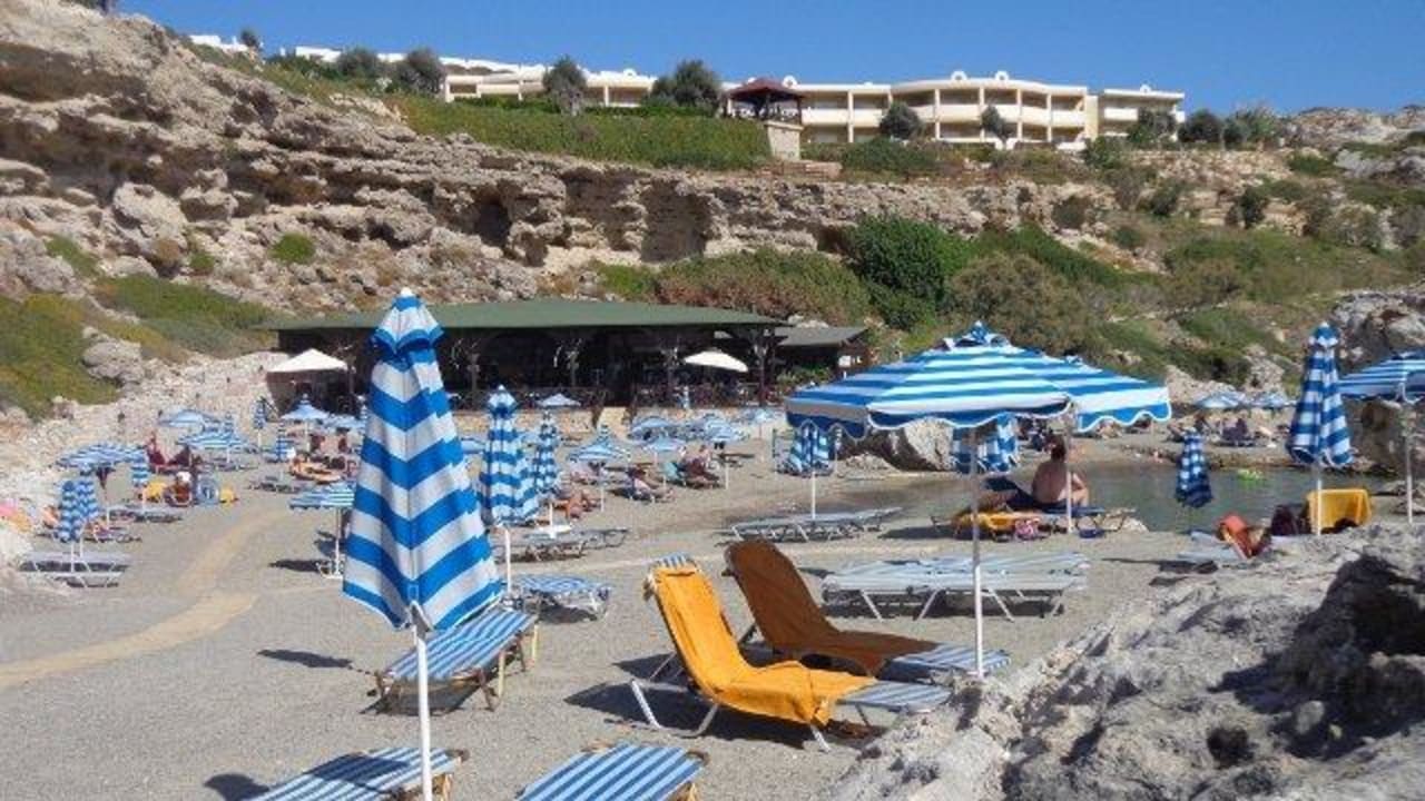 Restaurant und Liegen Hotel Kalithea Mare Palace