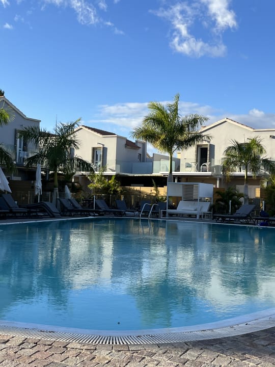 Pool LIVVO Los Calderones