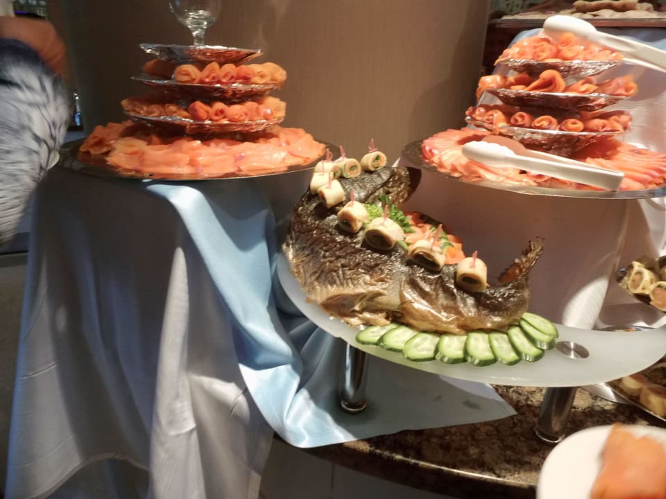 Fischbuffet Side Crown Palace