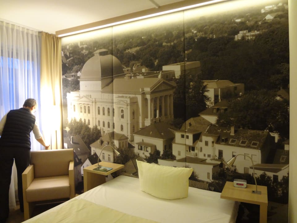 Neues Businesszimmer mit schalldämpfender Bildwand Hermes Hotel