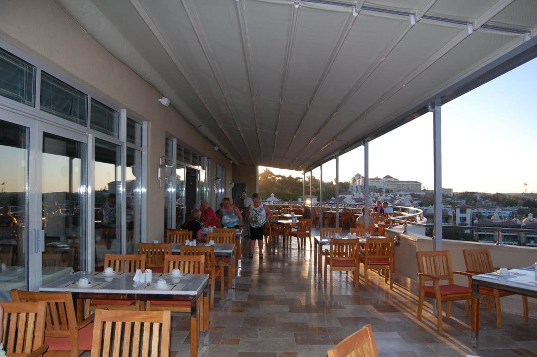 Die Terrasse jetzt überdacht Melas Resort Hotel