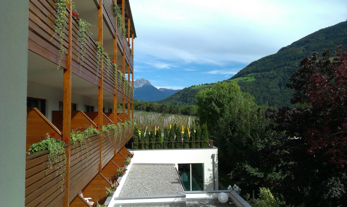 Blick Richtung Meran Vitalpina Hotel Waldhof