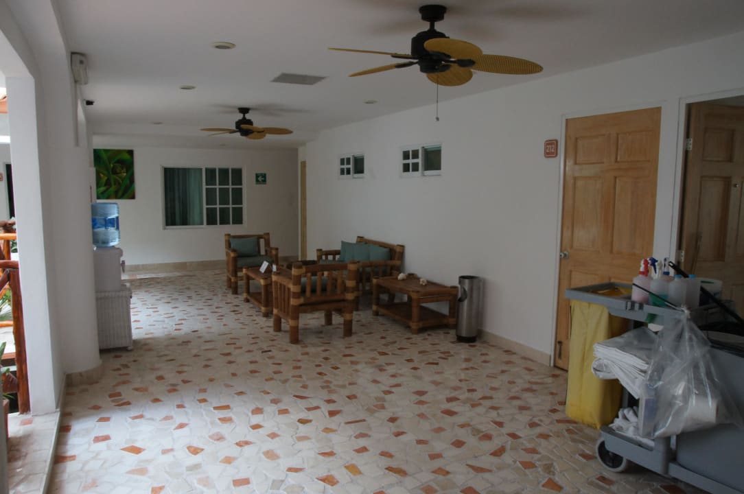 Flur mit Sitzecke Hotel Illusion Boutique