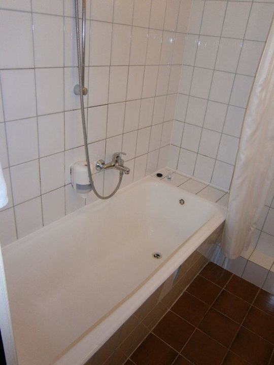 Wanna w łazience Sangate Hotel Airport