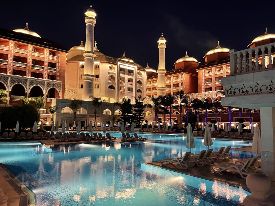 Außenansicht Royal Taj Mahal Hotel