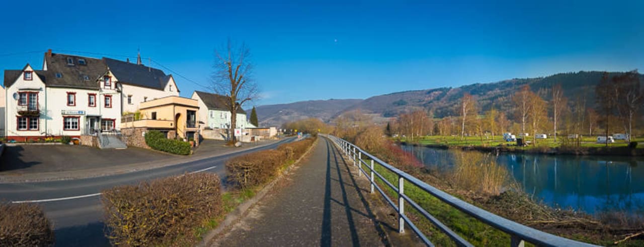 Aussenansicht und Mosel Pension Am Römerberg