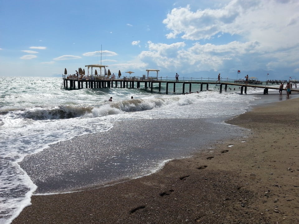 Außergewöhnlich starke Brandung wegen Sturm Royal Wings Hotel