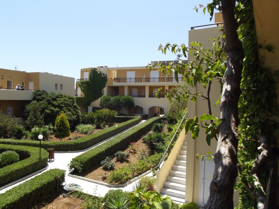 Innenhof Vantaris Luxury Beach Resort