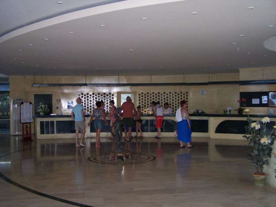 Die Hotellobby Eri Beach & Village