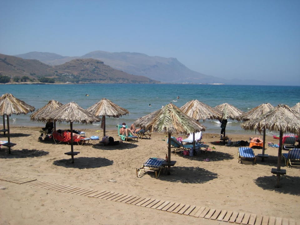 Strand etwa 30m vom Hotel Nautilus Bay Hotel