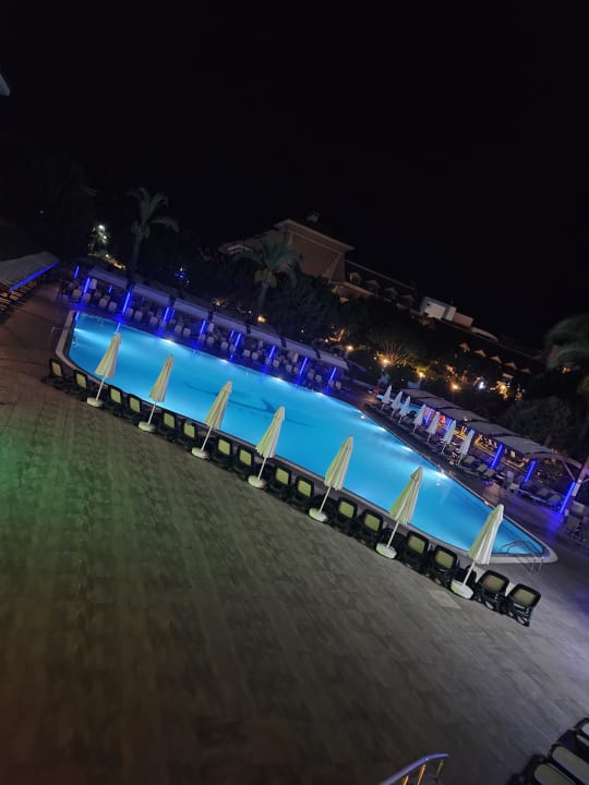 Pool Side Breeze Hotel