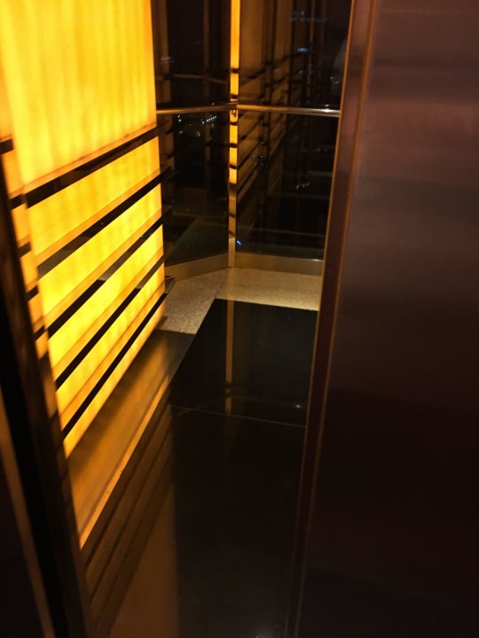 Lift Hotel Hyatt On The Bund