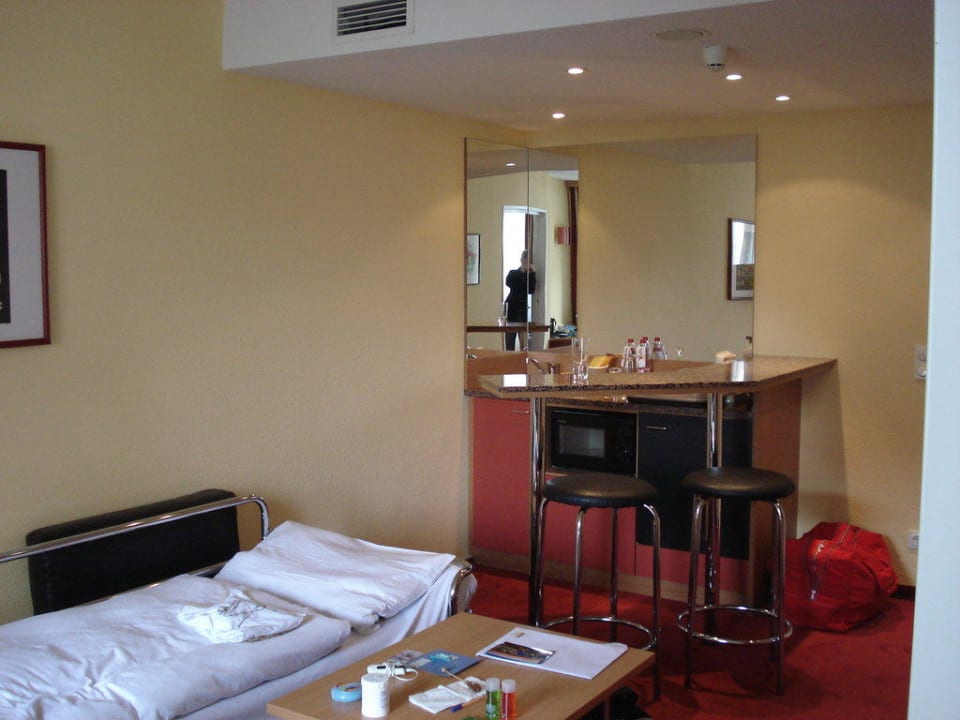 Bar und Sofa (=Zustellbett) NH Collection Hamburg City