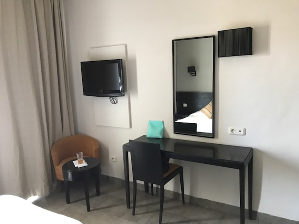Zimmer Nozha Beach Resort & Spa