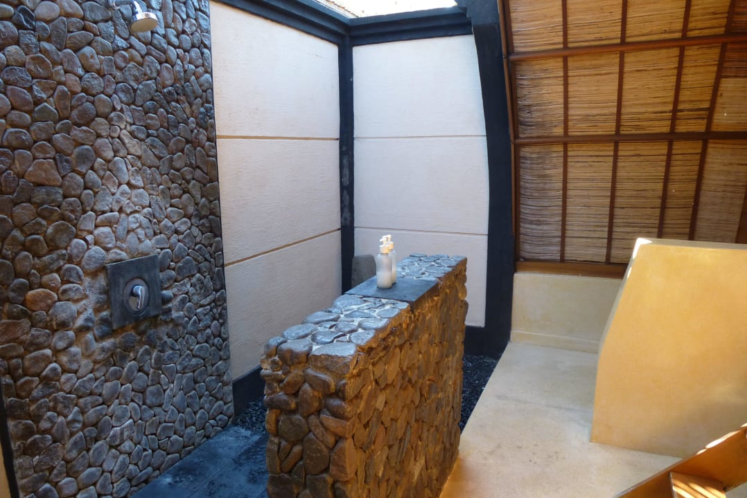 Offenes Bad Manta Dive Gili Trawangan Resort