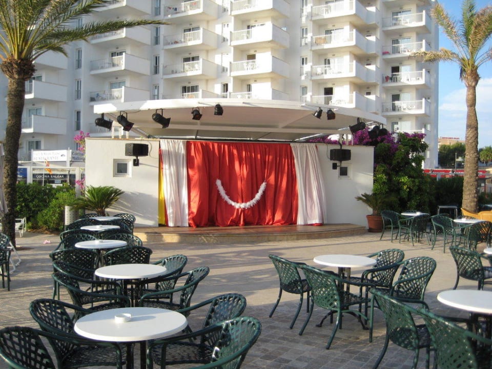 Bühne für Abendanimation Hipotels Flamenco