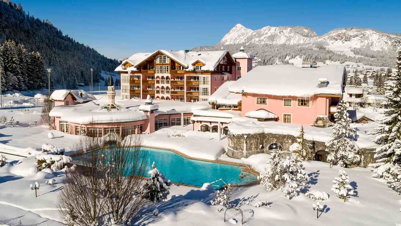 Außenansicht Wellnesshotel ...liebes Rot-Flüh
