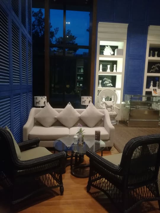 Bar neben der Lobby - gediegenes Ambiente Amari Hua Hin