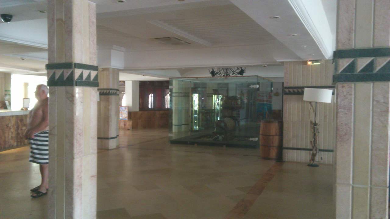 Lobbybereich mit Rezeption Alassio Hotel and Thalasso