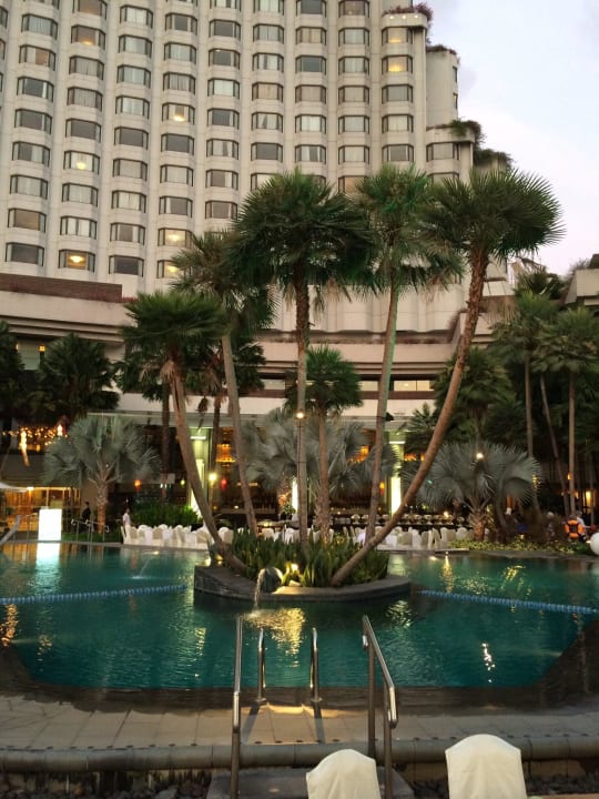 Pool am Abend  Shangri-La Hotel, Bangkok