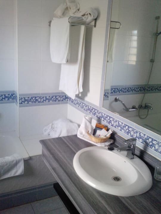 Waschbecken in Appartmentbadezimmer Hotel El Duque