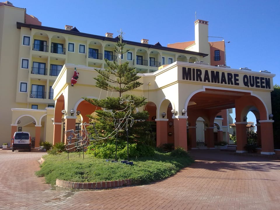 Einfahrt Miramare Queen Hotel