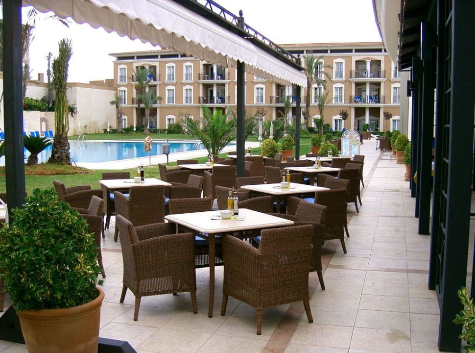 Garten mit Poolblick Grupotel Playa de Palma Suites & Spa