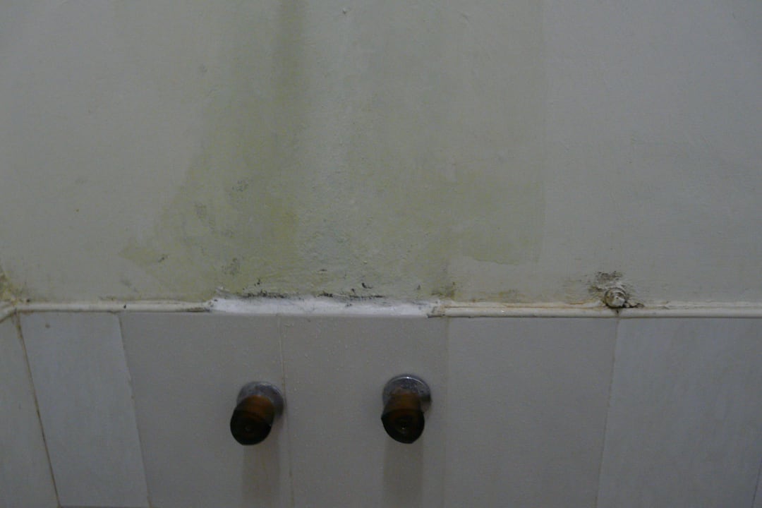 Badezimmer mit Ekelerlebnis Attran Hotel