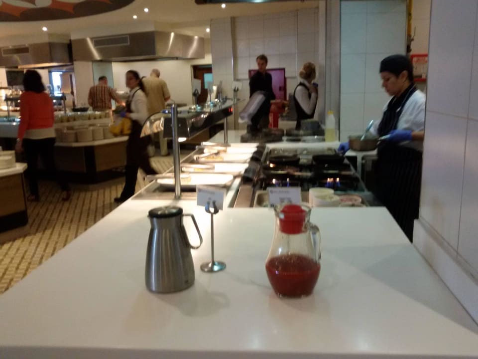 Milch u. Tomatensaft Frühstück db San Antonio Hotel + Spa