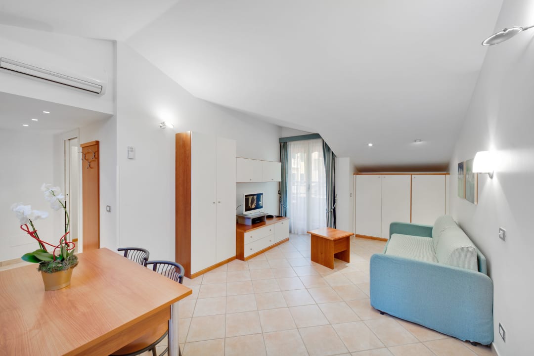 SUITE BILOCALE INTERNA GERANIO  Hotel Residence Dei Due Porti