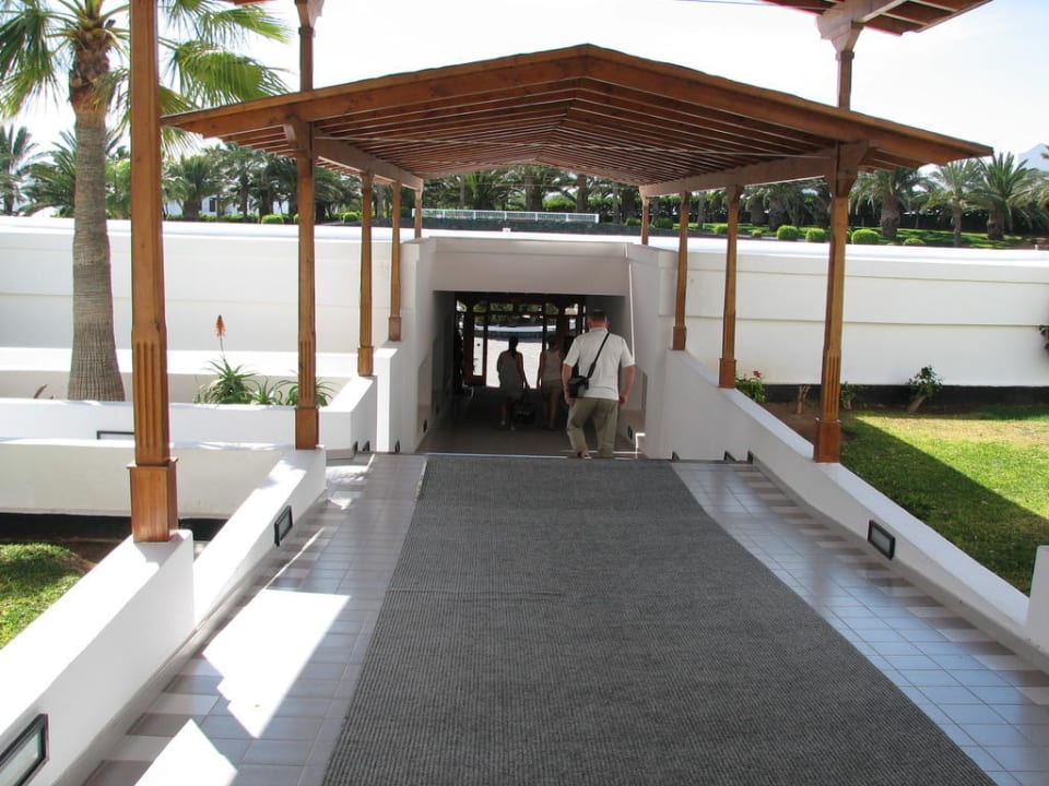Weg zum Pool Relaxia Olivina