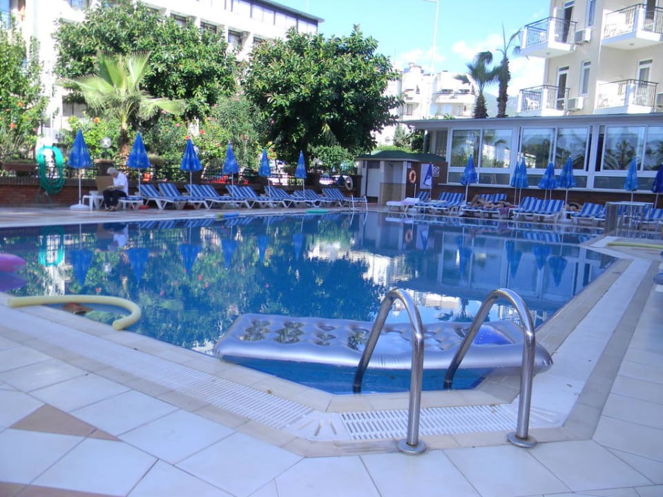 Einer von 2 Pools Riviera Hotel & Spa