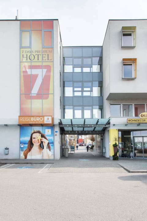 Entrance SLEEEP HOTEL Ansfelden
