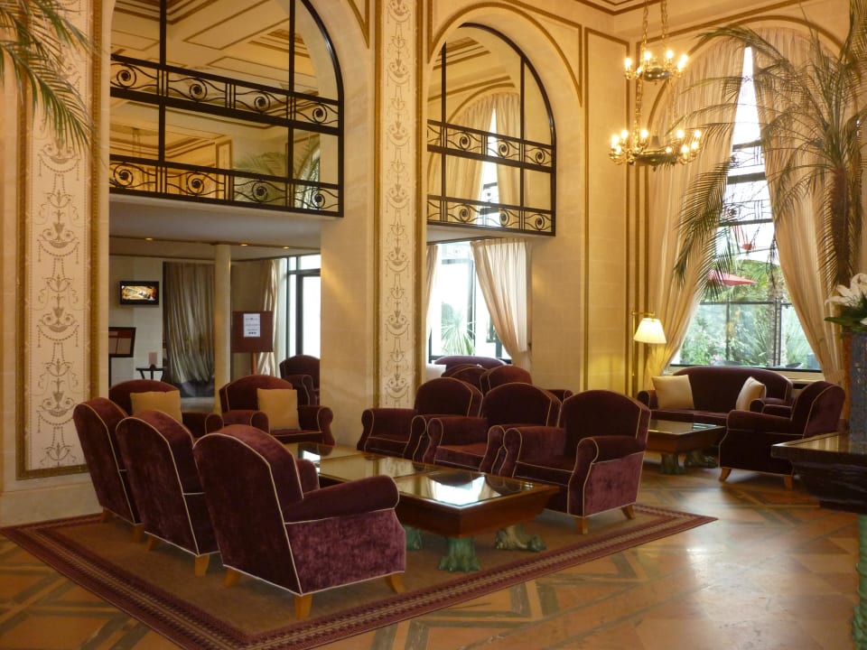Imposante Lobby Hotel Hermitage Barriere