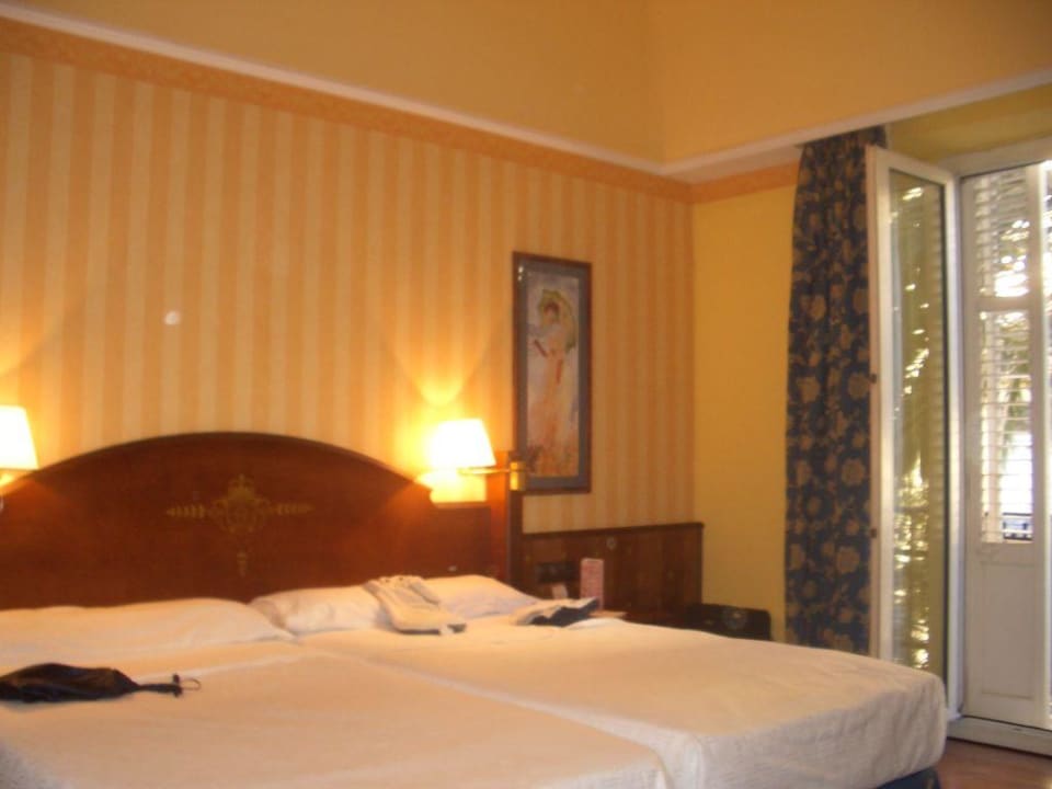 Zimmeransicht One Shot Palacio Reina Victoria 04