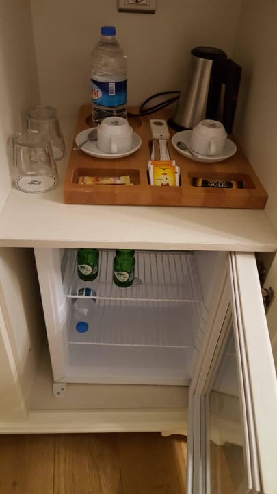 Min-Bar kostenlos aber nur spärlich gefüllt Meroddi Galata Mansion