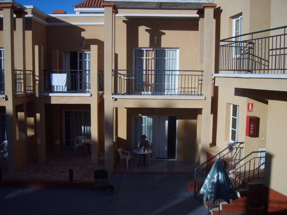 Во внутреннем дворике Los Olivos Beach Resort