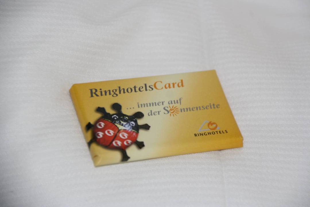 Nette Geste auf dem Bett Romantik Hotel Aquarium