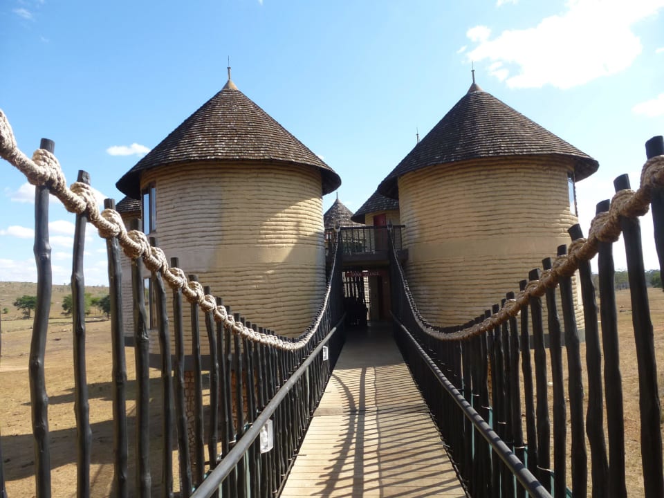 Verbindungsstege zwischen den Häusern Salt Lick Safari Lodge