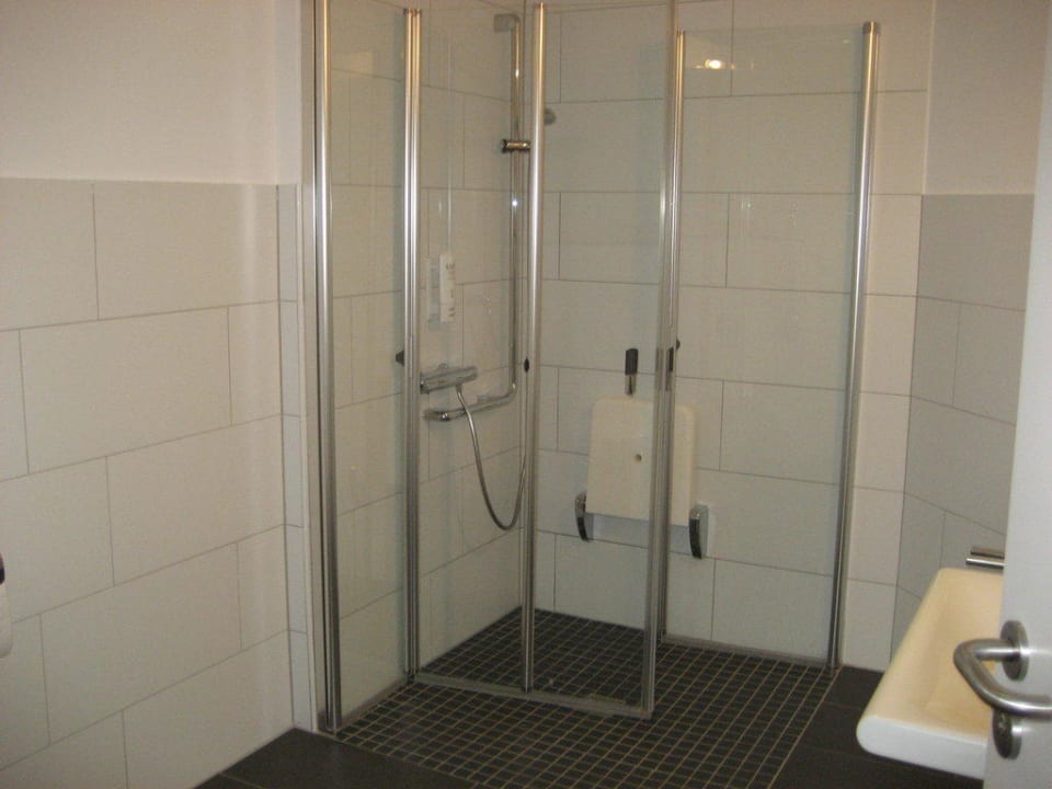 Untere Etage Badezimmer Dusche Hotel im Kornspeicher