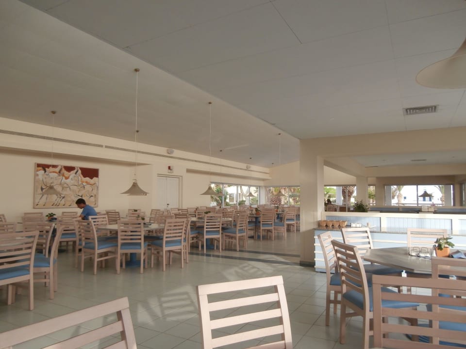 Hauptrestaurant frühmorgens Lyttos Beach Hotel