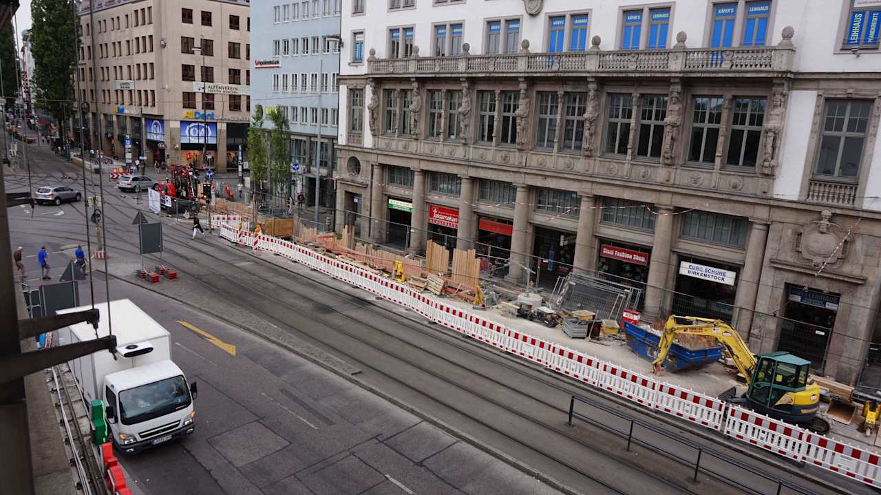 Straßenseite nach links IntercityHotel München