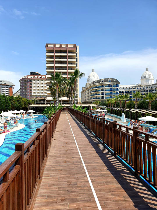 Außenansicht Saturn Palace Resort Hotel