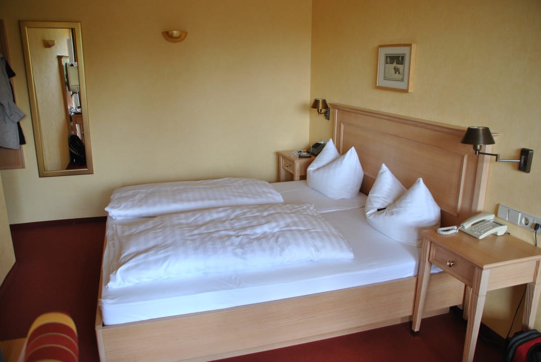 Grosszügiges Doppelbett Hotel Zur Sonne
