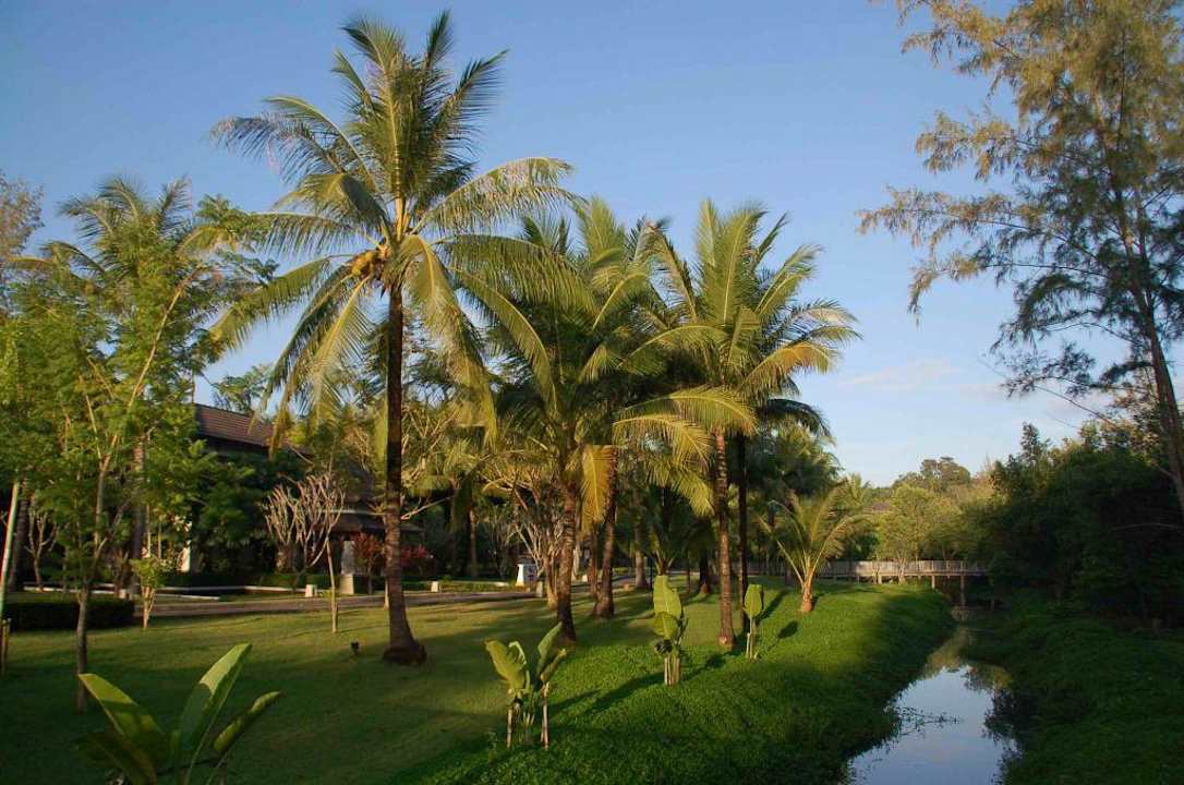 Gartenanlage am frühen Morgen Dusit Thani Krabi Beach Resort