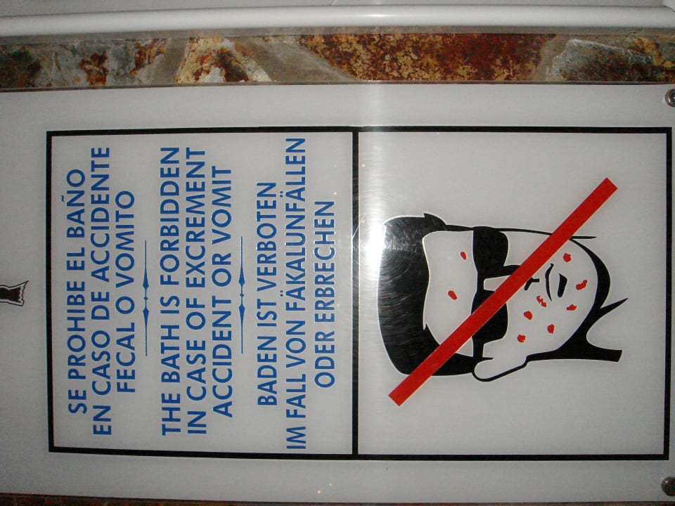 Menschen mit Akne, also Pubatere Pool Verbot Club Hotel Drago Park