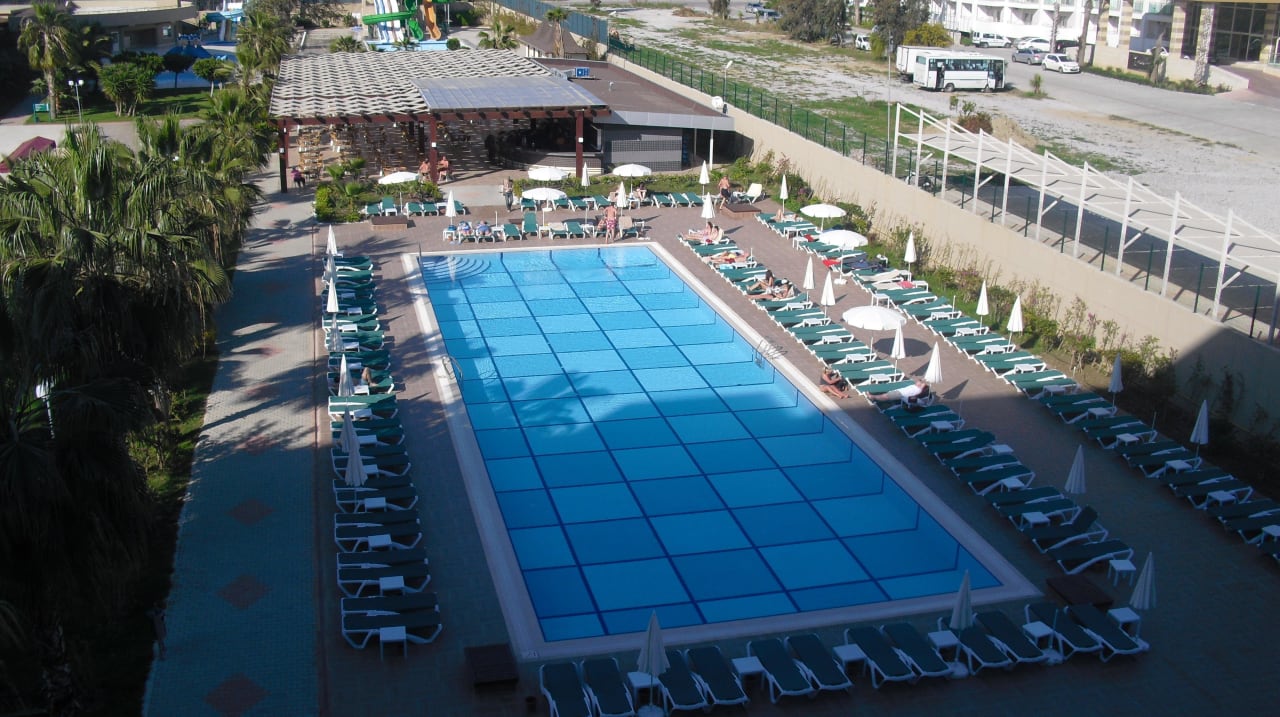 1 Von 5 Poolen Hotel Royal Garden Beach